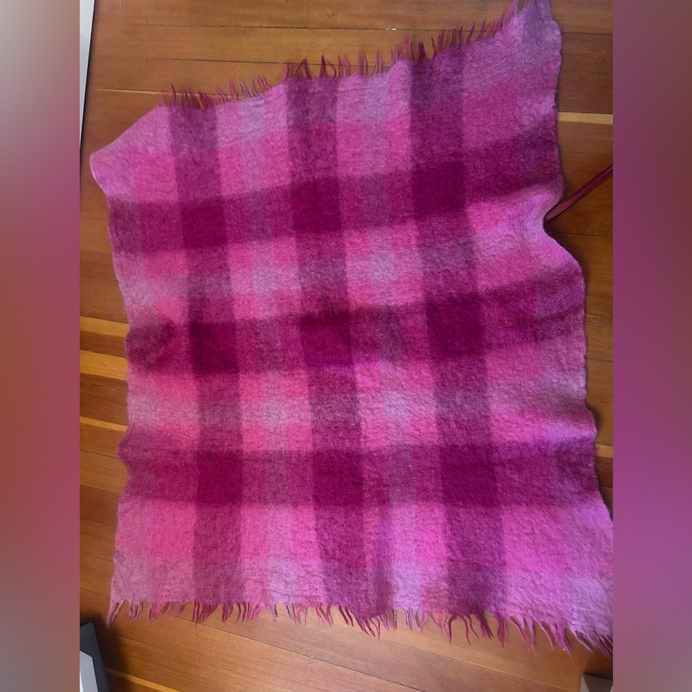 Montrose Vintage fuchsia Mohair throw
